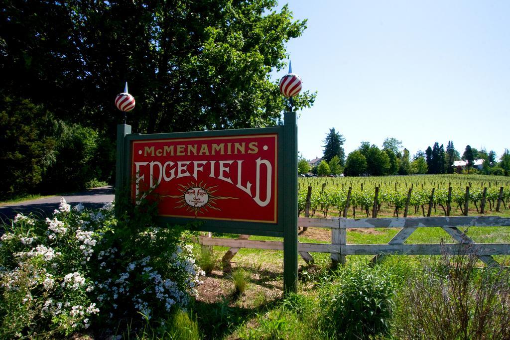 Mcmenamins Edgefield Hotel Траутдейл Екстериор снимка