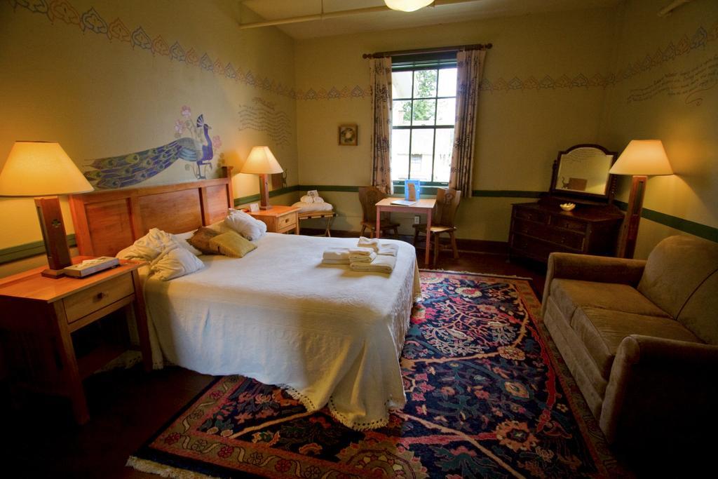 Mcmenamins Edgefield Hotel Траутдейл Стая снимка