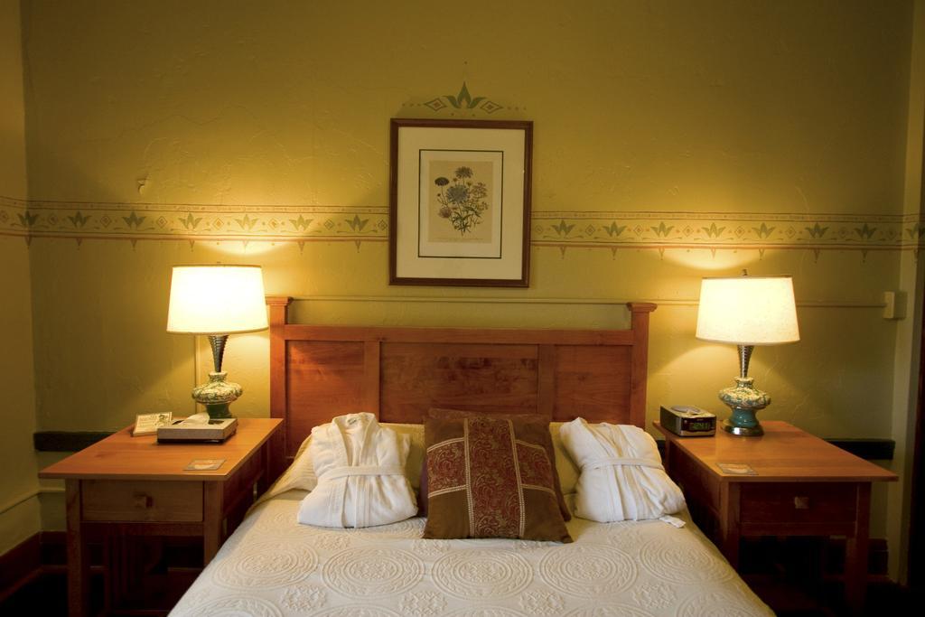 Mcmenamins Edgefield Hotel Траутдейл Стая снимка