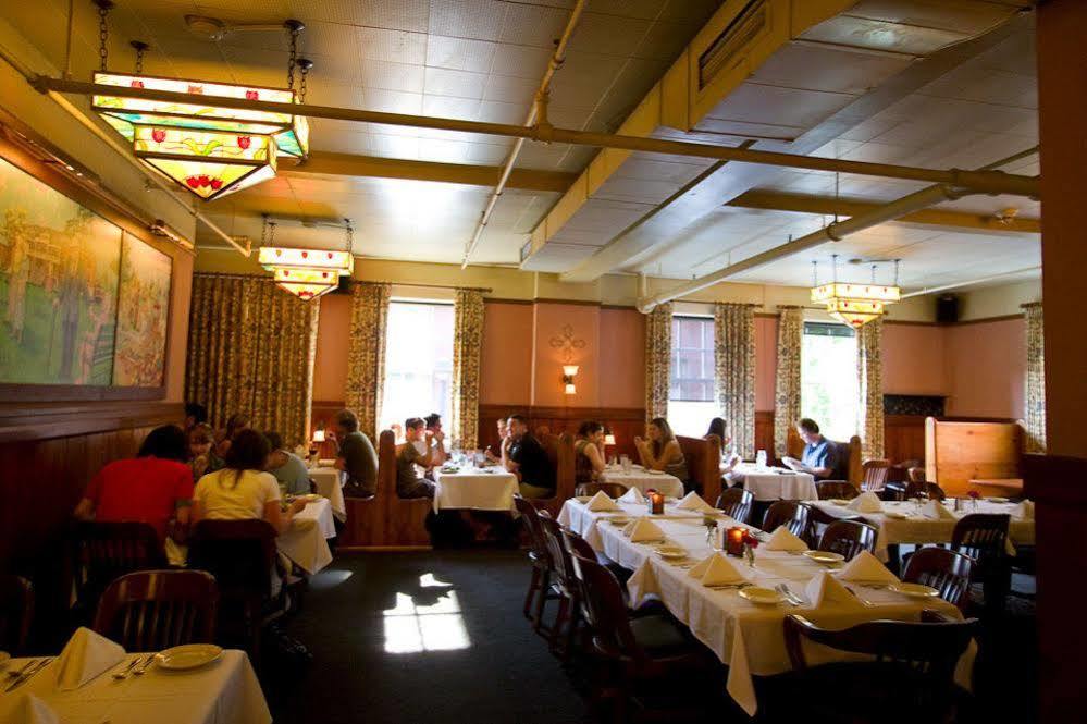 Mcmenamins Edgefield Hotel Траутдейл Екстериор снимка